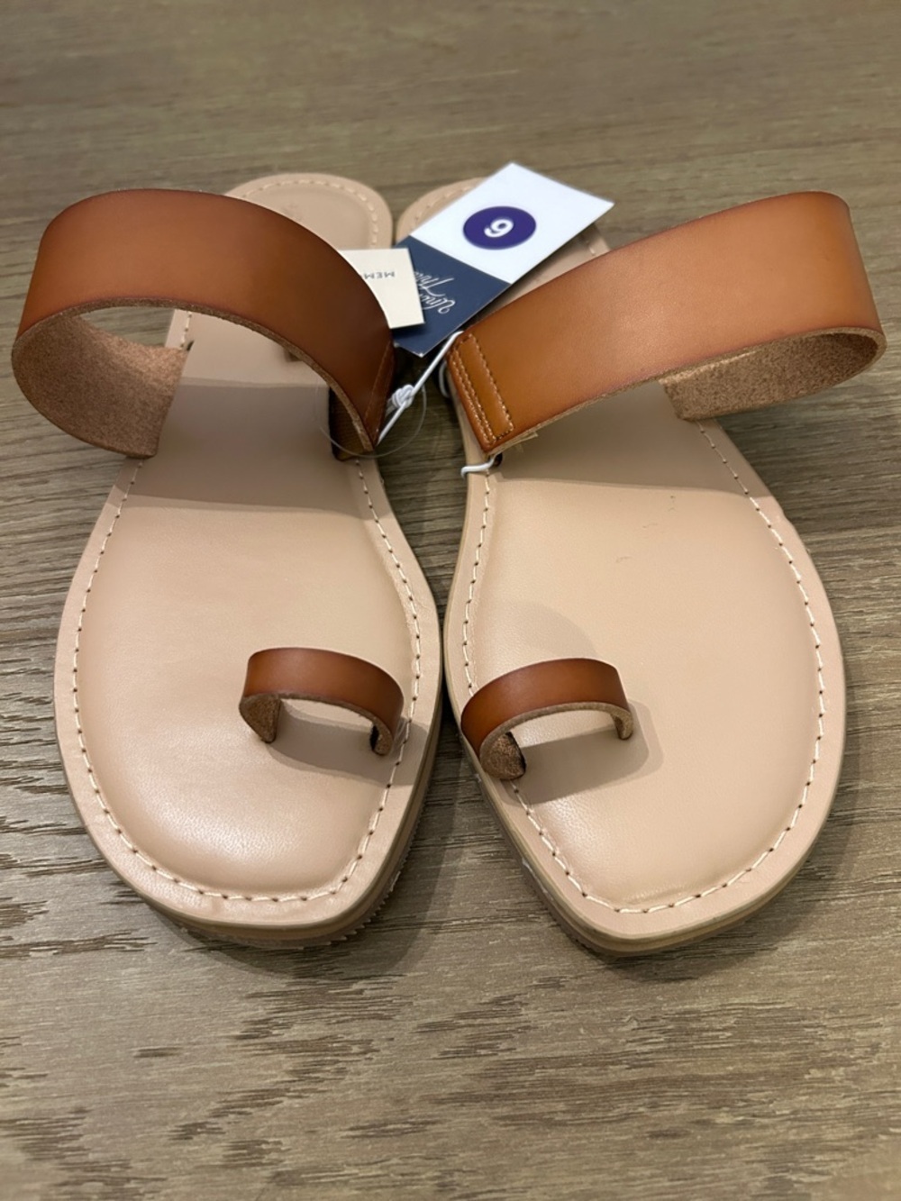 Toe loop sandal, size 6, tan, NWT